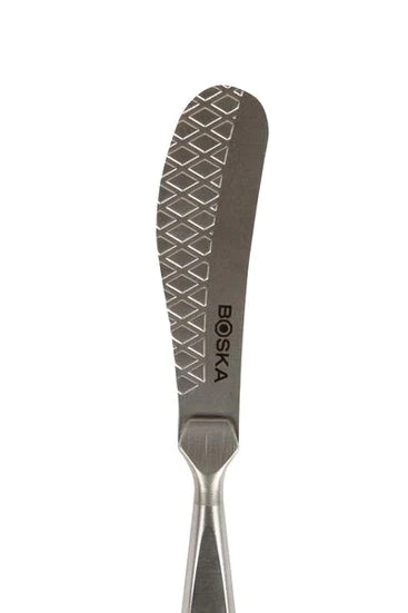 Smurhnífur úr monaco + línunni. Fallega munstraður úr ryðfríu stáli. Má fara í uppþvottavél.